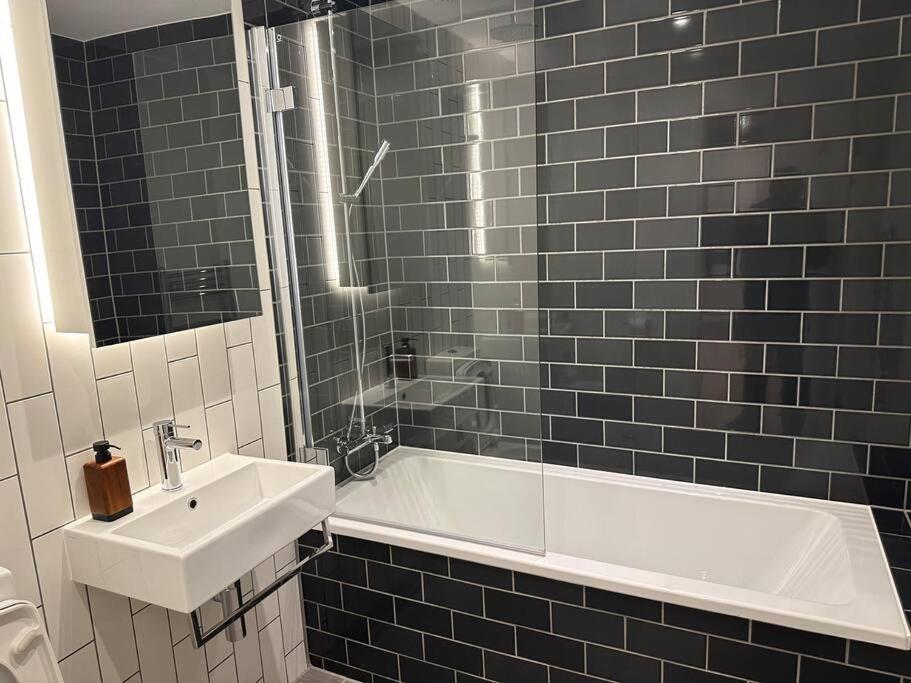 Spacious Modern 1 Bed Apartment. London Exterior photo
